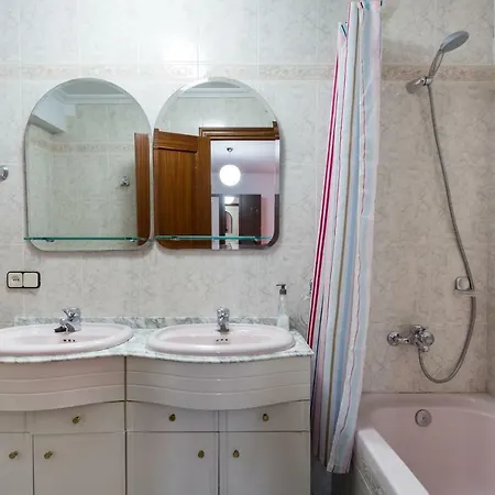 Holi-rent Albareda Apartment Seville